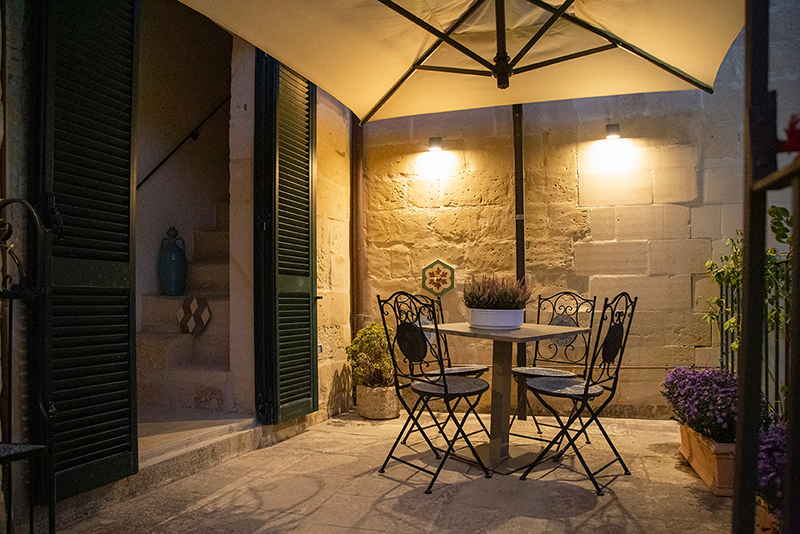 pool-garden-rose-iconic-rooms-holiday-salento-summer